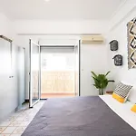 Lejlighed Massive 4br Retro - 3 Min Walk To *