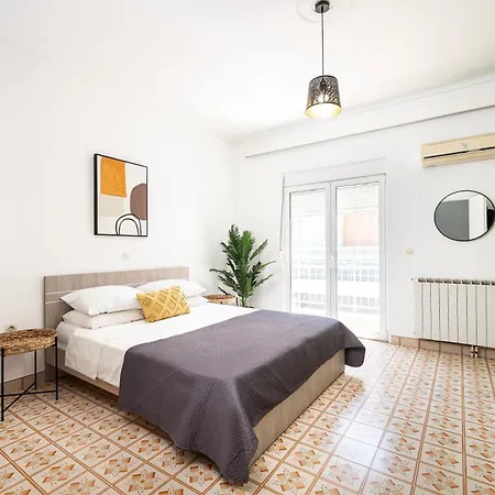 Massive 4br Retro - 3 Min Walk To Apartment Kos Town