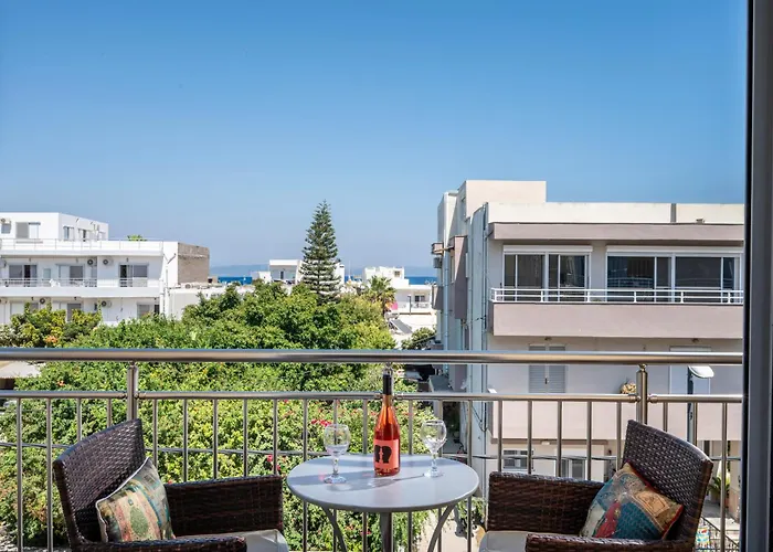 Apartment Massive 4br Retro - 3 Min Walk To *