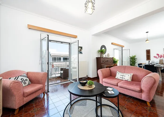 Massive 4br Retro - 3 Min Walk To Apartment