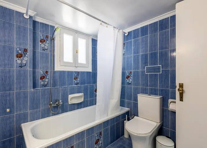 Apartment Massive 4br Retro - 3 Min Walk To *