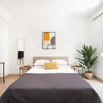 Massive 4br Retro - 3 Min Walk To Apartmán Kos