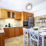 Massive 4br Retro - 3 Min Walk To Apartmán