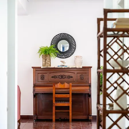 Massive 4br Retro - 3 Min Walk To Apartman *