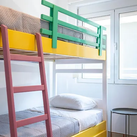 Apartman Massive 4br Retro - 3 Min Walk To
