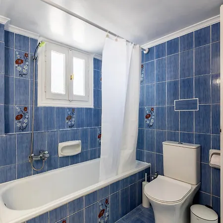 Apartment Massive 4br Retro - 3 Min Walk To *