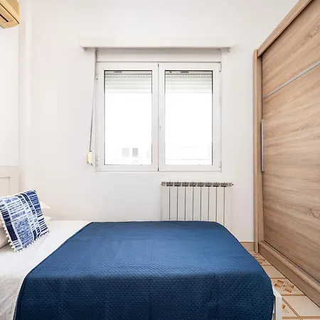 Massive 4br Retro - 3 Min Walk To * Kos-Stadt