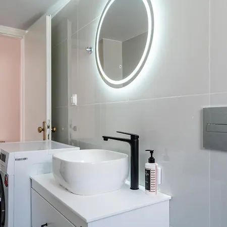 Massive 4br Retro - 3 Min Walk To Kos By