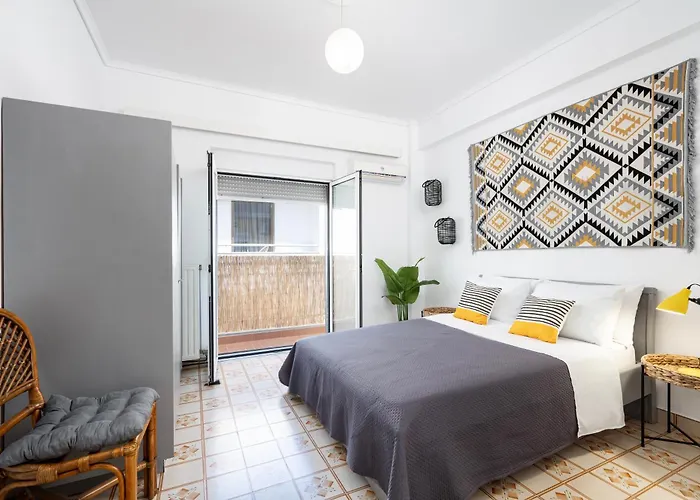 Massive 4br Retro - 3 Min Walk To Kos Town