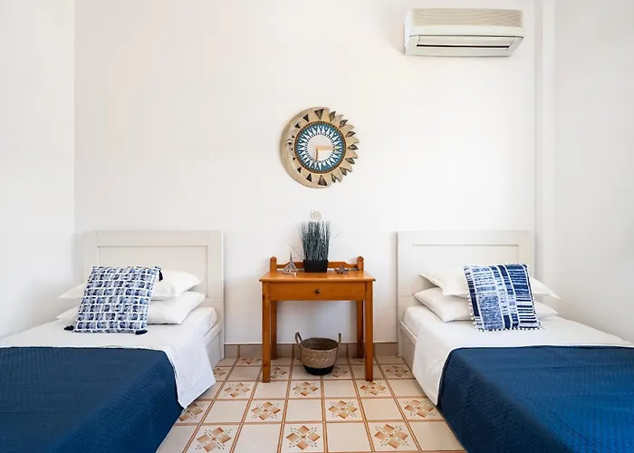 Massive 4br Retro - 3 Min Walk To Apartment