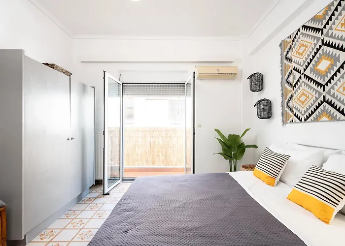 Apartment Massive 4br Retro - 3 Min Walk To *