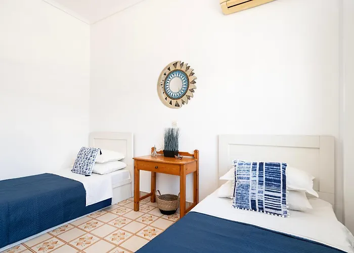 Apartment Massive 4br Retro - 3 Min Walk To Kos Town