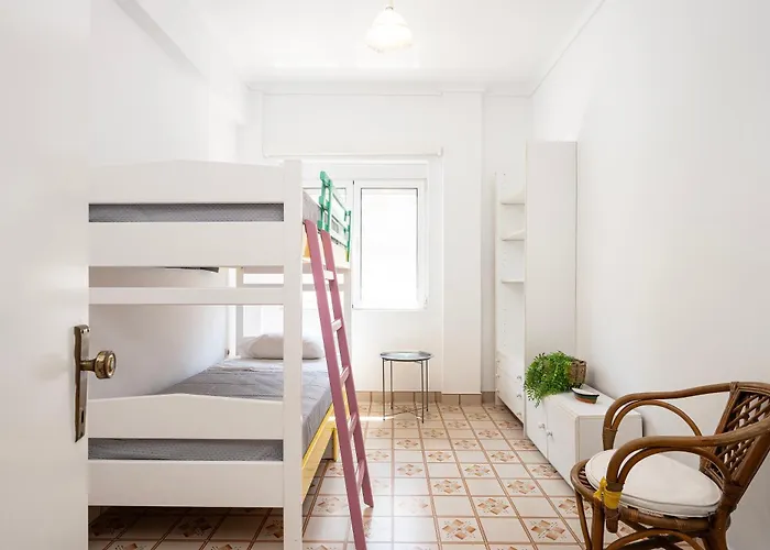 Apartment Massive 4br Retro - 3 Min Walk To Kos Town