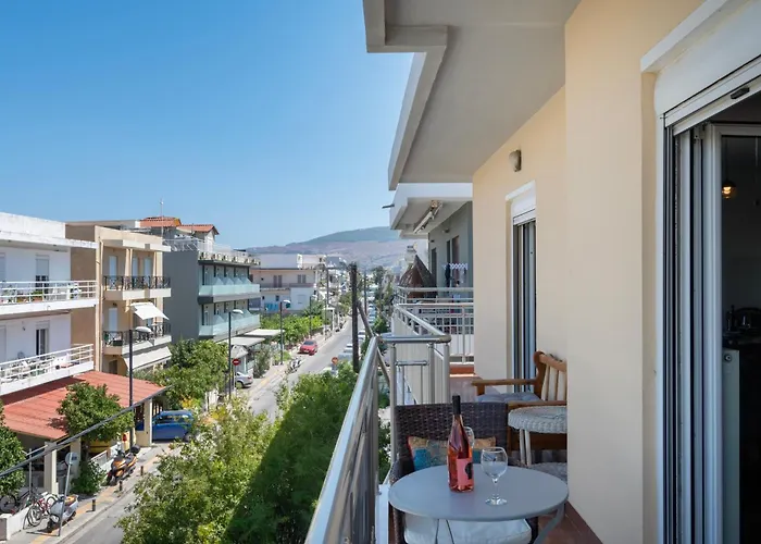 Massive 4br Retro - 3 Min Walk To Apartment