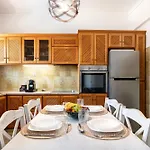 Massive 4br Retro - 3 Min Walk To Apartament *