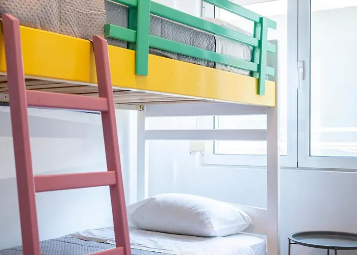 Apartamento Massive 4br Retro - 3 Min Walk To