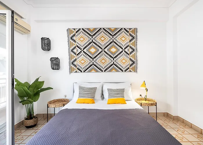 Massive 4br Retro - 3 Min Walk To Apartamento *