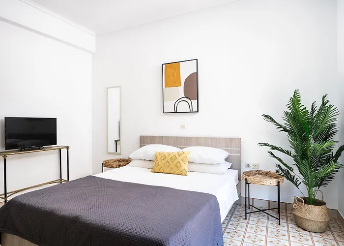 Massive 4br Retro - 3 Min Walk To Apartment Kos-Stadt