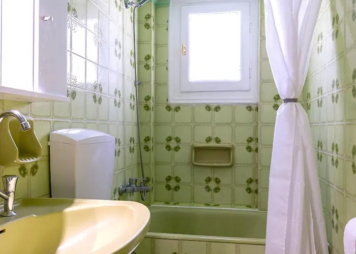 Massive 4br Retro - 3 Min Walk To * Kos-Stadt